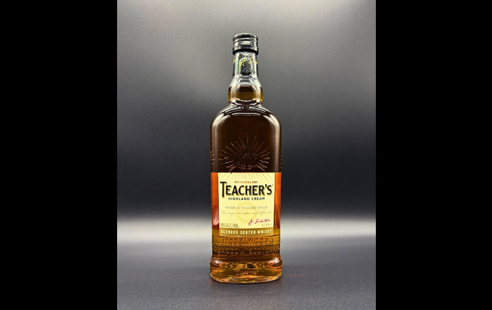 「ティーチャーズ ハイランドクリーム」世界で愛されるコスパのよいブレンデッドウイスキーをご紹介します。